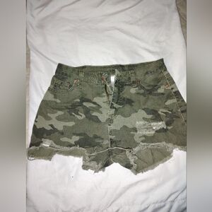 No Boundaries Women's High Waist Camo Distressed Shorts - Green